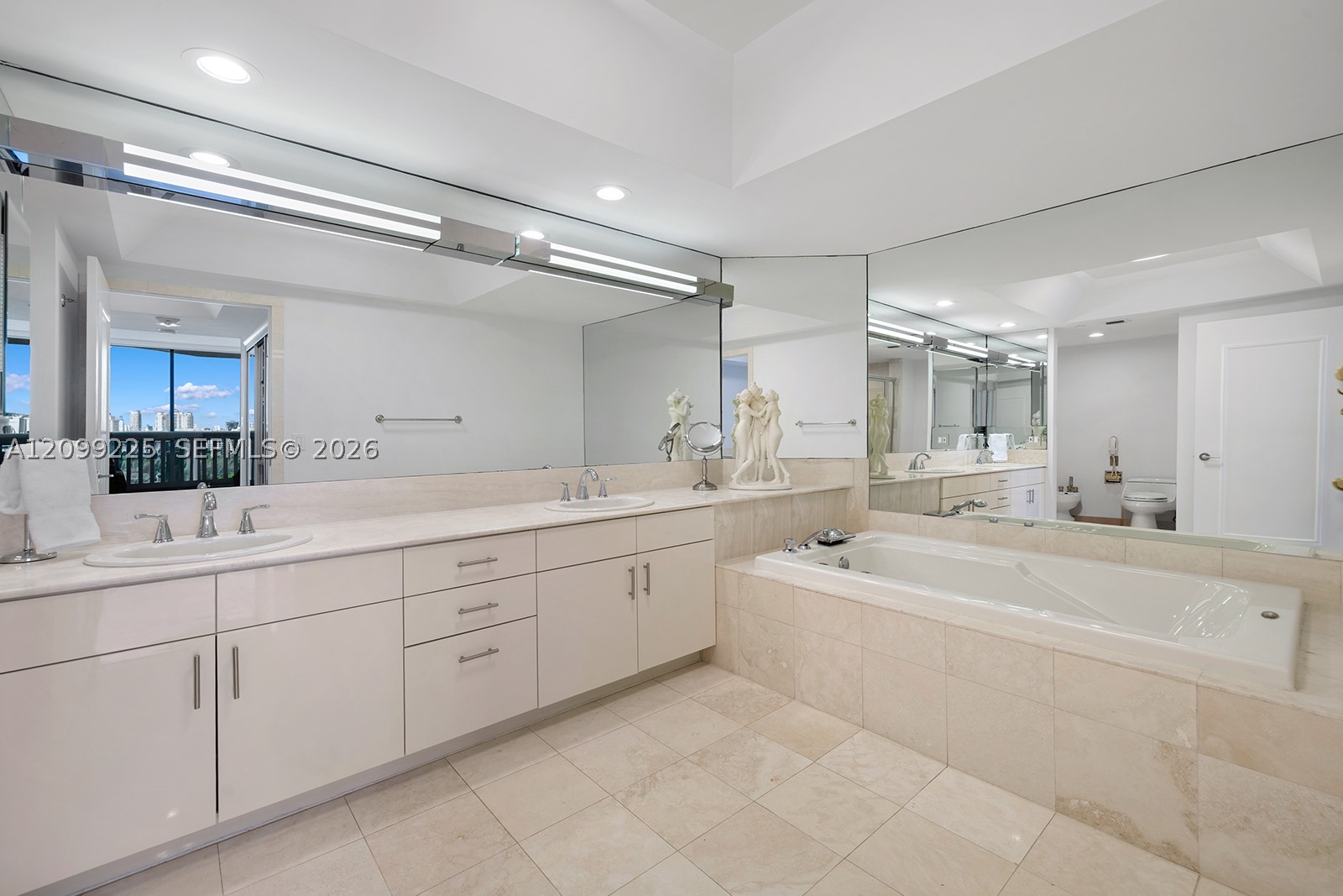 2000 Island Blvd #1710, Aventura FL 33160