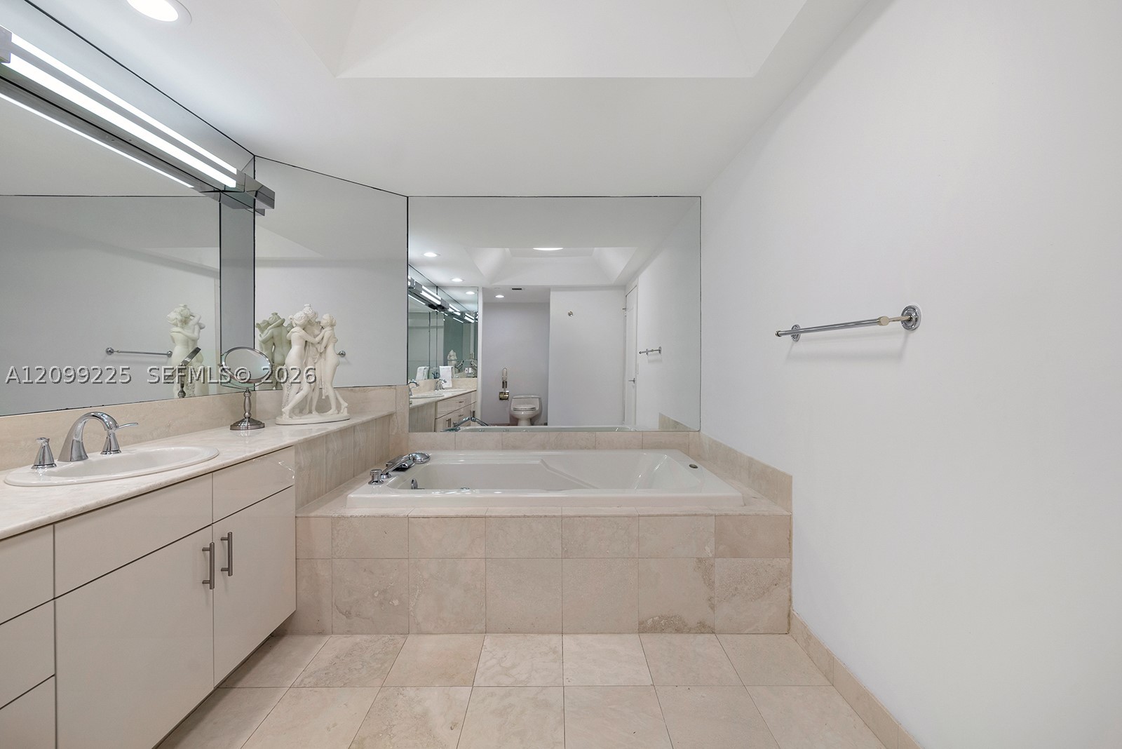2000 Island Blvd #1710, Aventura FL 33160