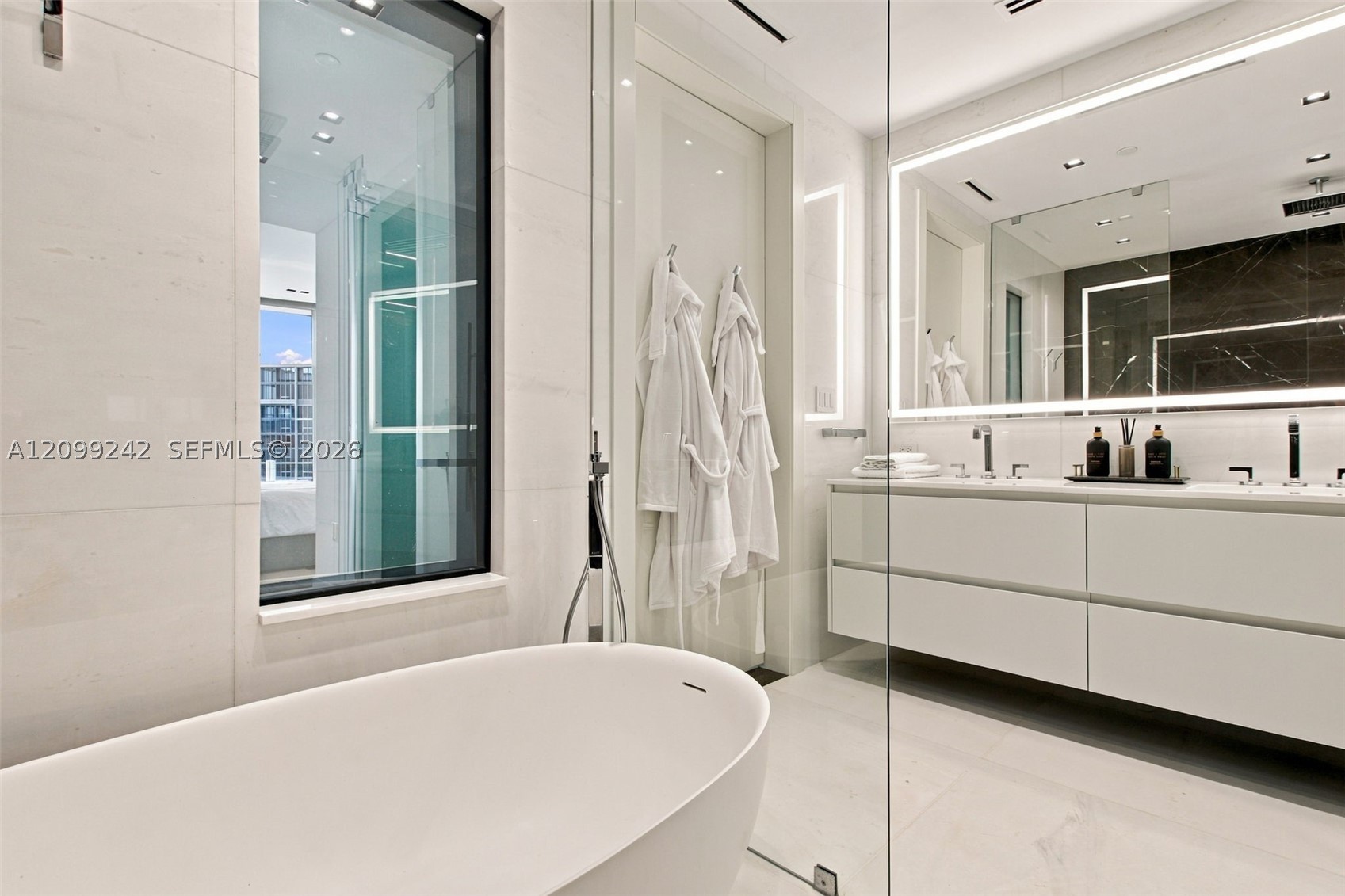 300 Biscayne Blvd Way #5105W, Miami FL 33131