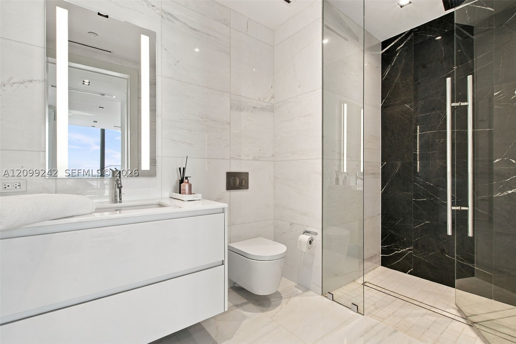 300 Biscayne Blvd Way #5105W, Miami FL 33131