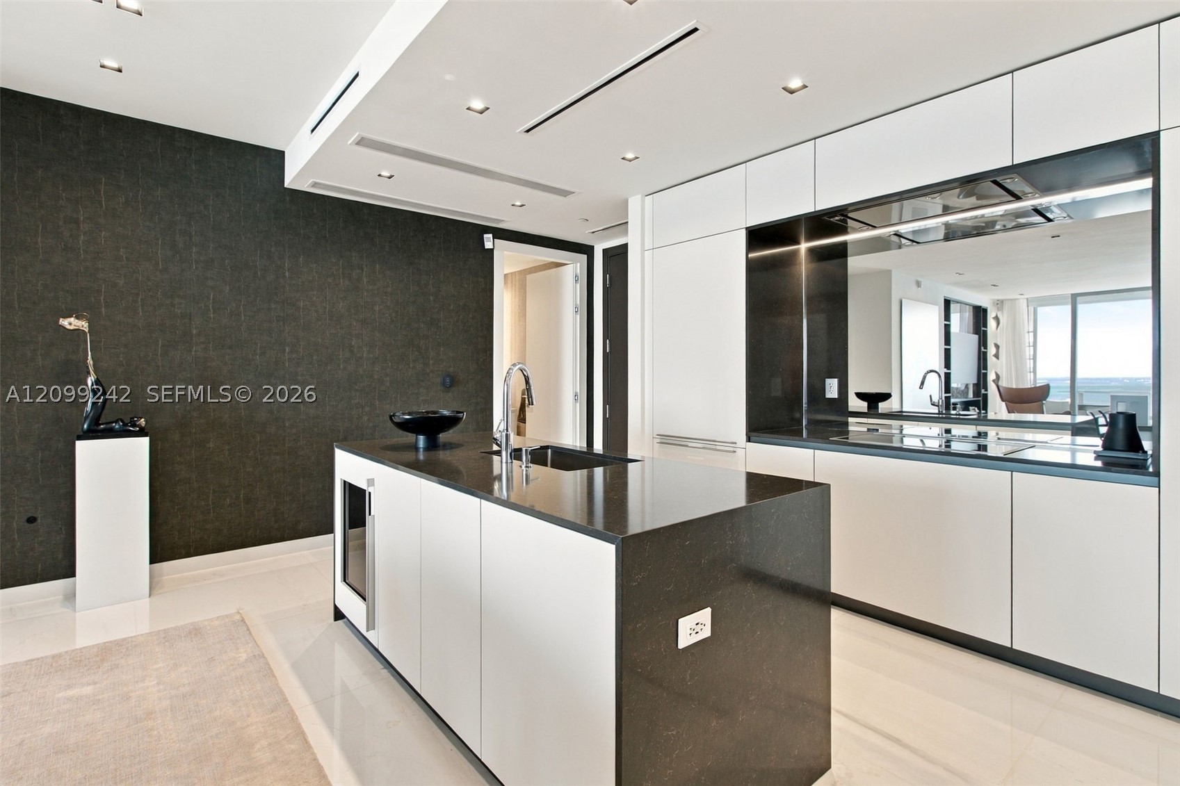 300 Biscayne Blvd Way #5105W, Miami FL 33131