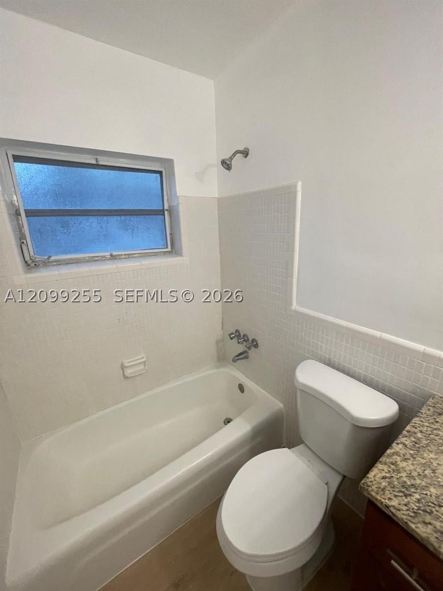 4986 SW 7th St, Margate FL 33068