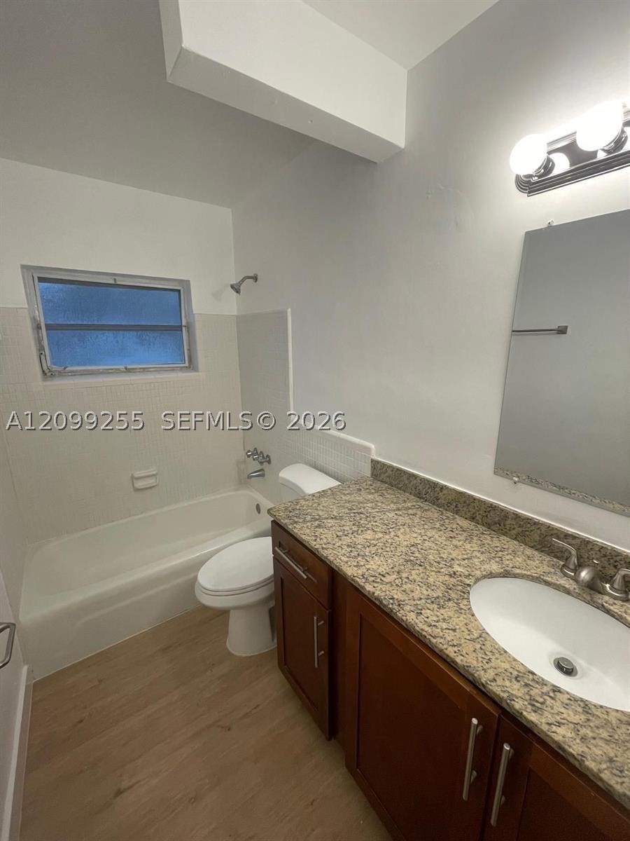 4986 SW 7th St, Margate FL 33068