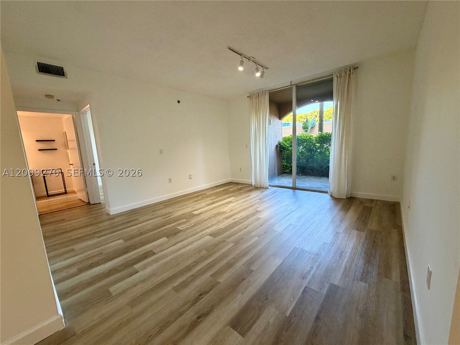 19901 E Country Club Dr #2103, Aventura FL 33180