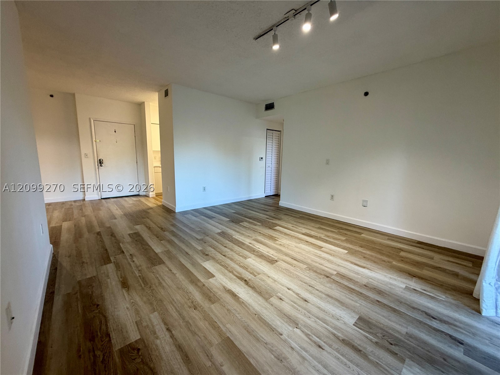 19901 E Country Club Dr #2103, Aventura FL 33180