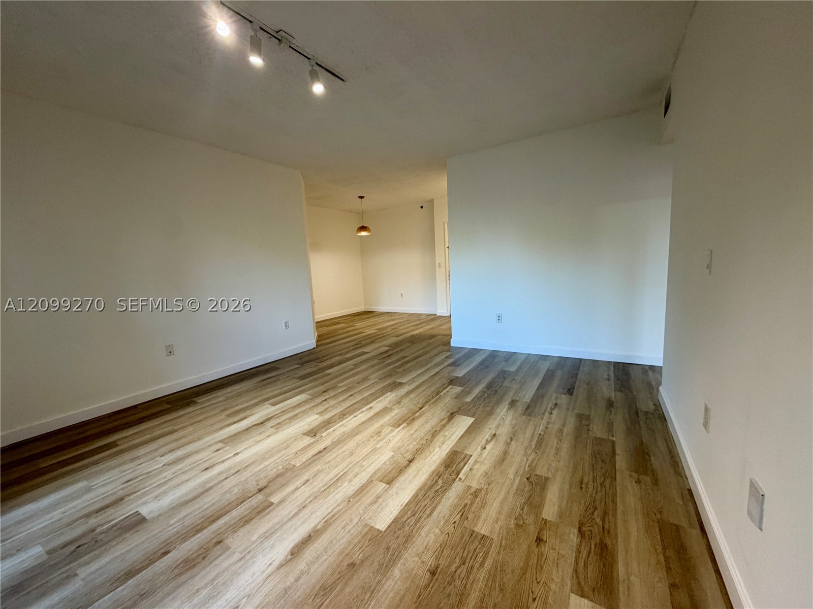 19901 E Country Club Dr #2103, Aventura FL 33180
