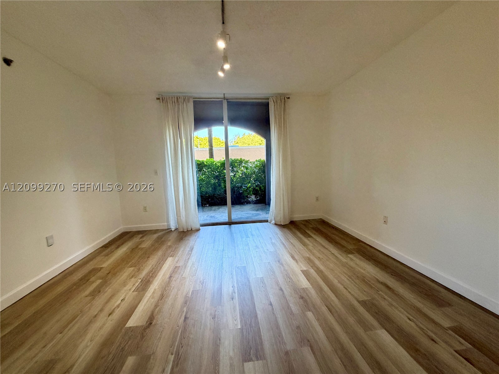 19901 E Country Club Dr #2103, Aventura FL 33180