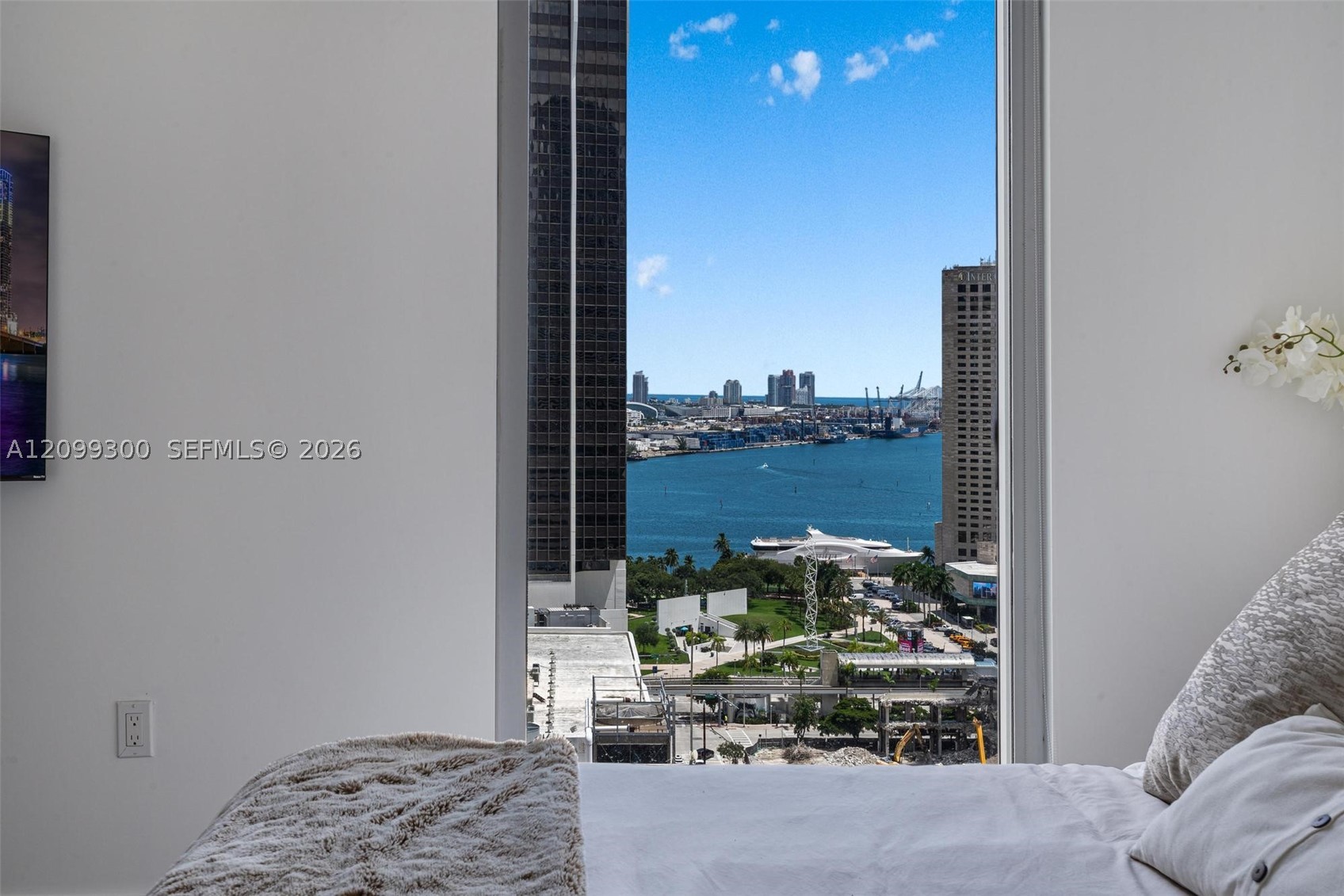 151 SE 1st St #2102, Miami FL 33131