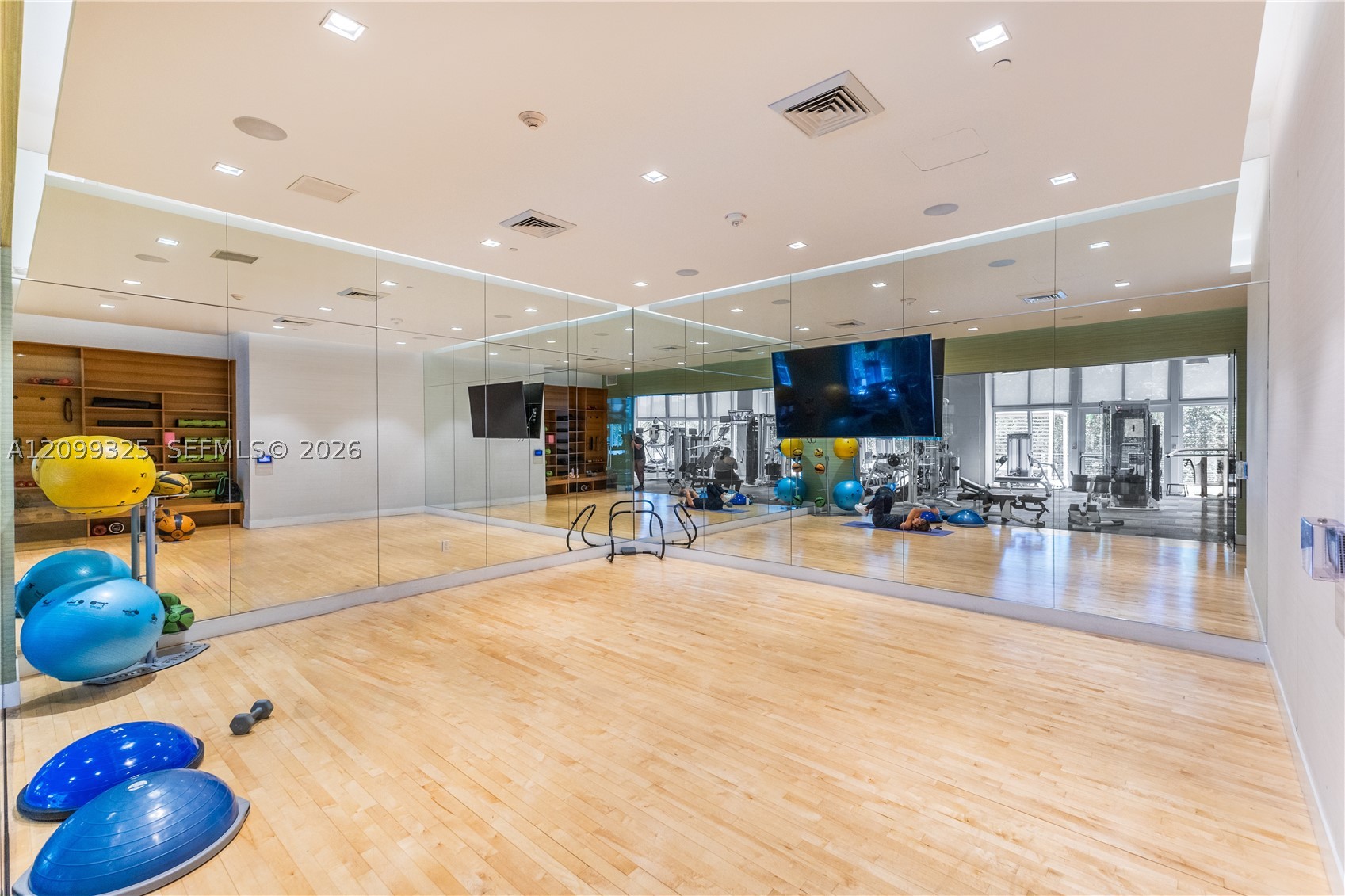 16385 Biscayne Blvd #506, North Miami Beach FL 33160