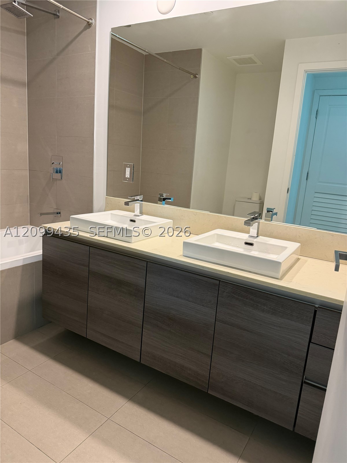 1080 Brickell Ave #907, Miami FL 33131