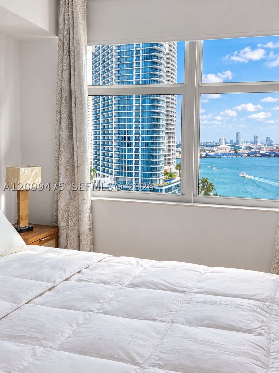 31 SE 5th St #2604, Miami FL 33131