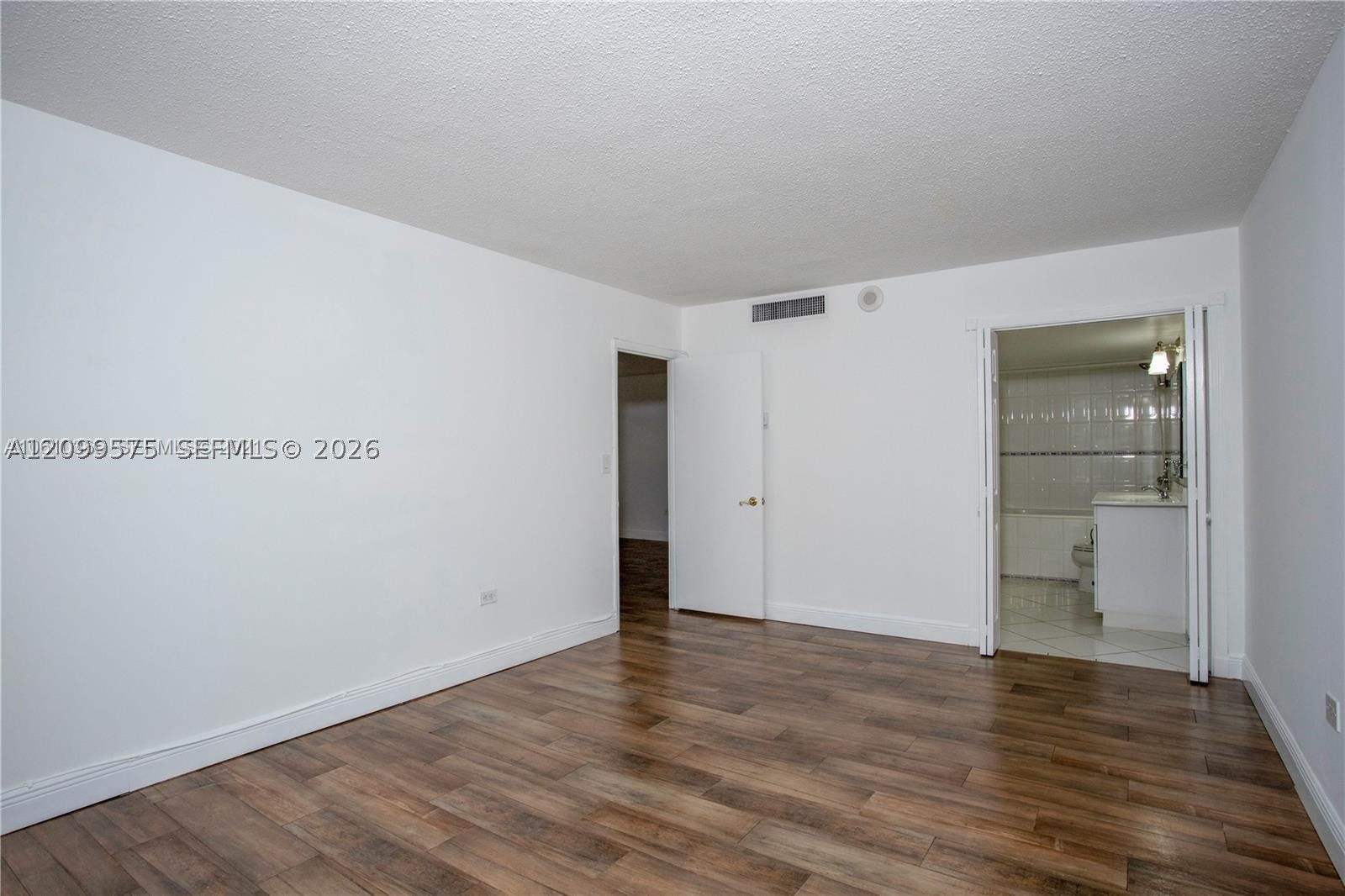 Miami Beach FL 33140 - A12099575
