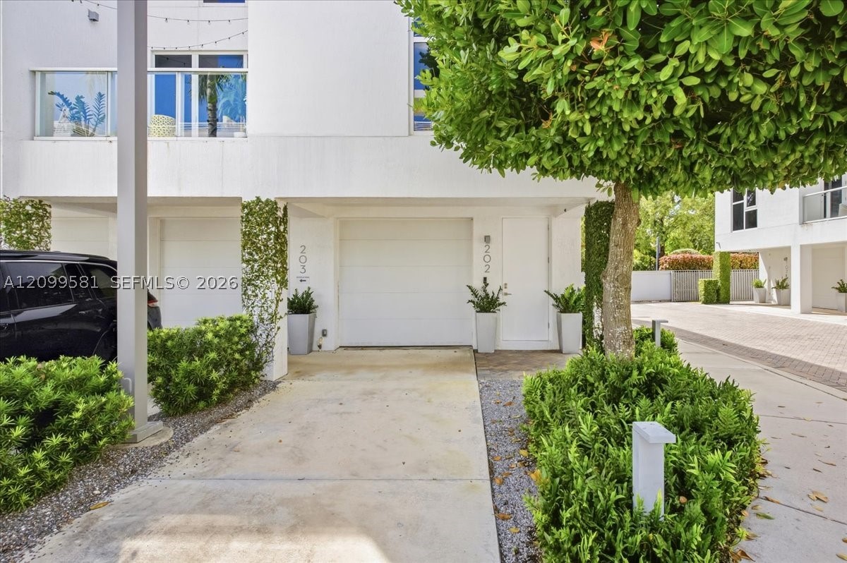 455 NE 39th St #202, Miami FL 33137