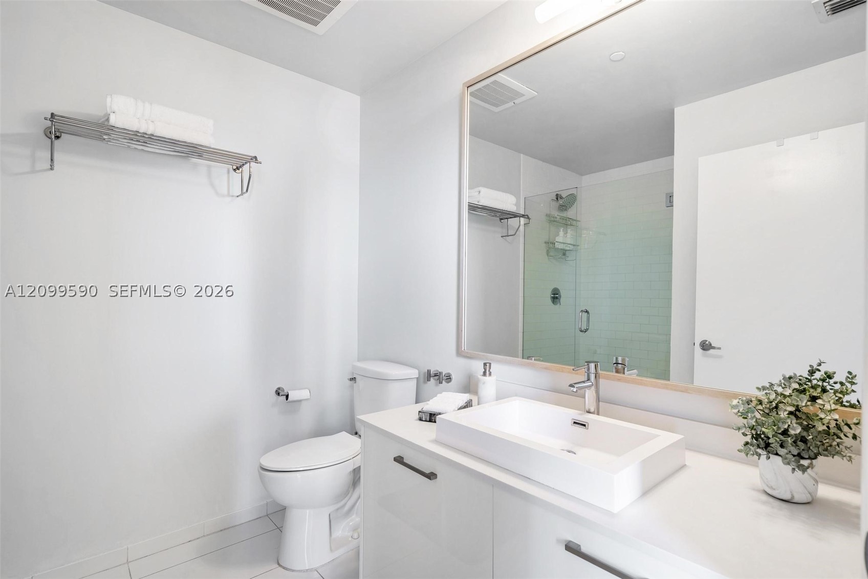 151 SE 1st St #1404, Miami FL 33131