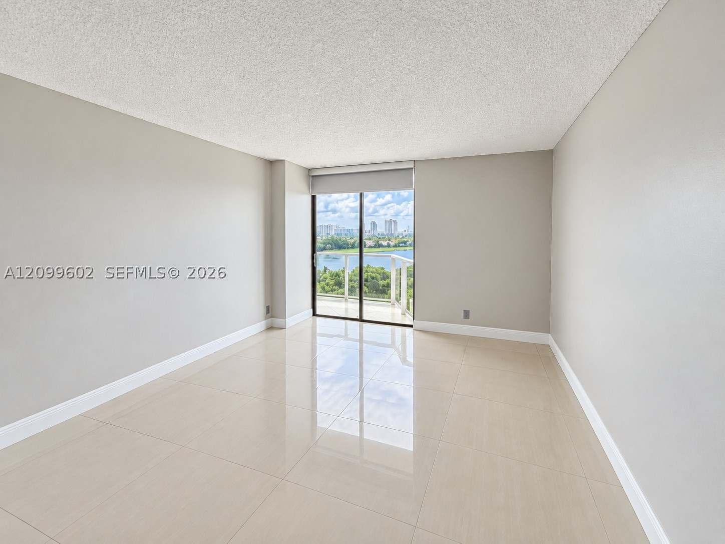 20281 E Country Club Dr #809, Aventura FL 33180
