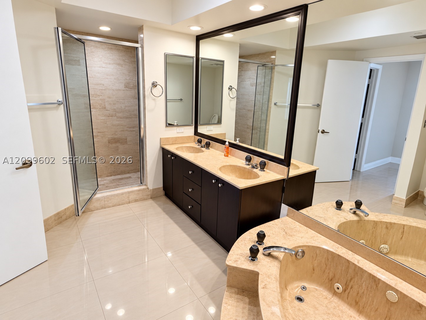 20281 E Country Club Dr #809, Aventura FL 33180