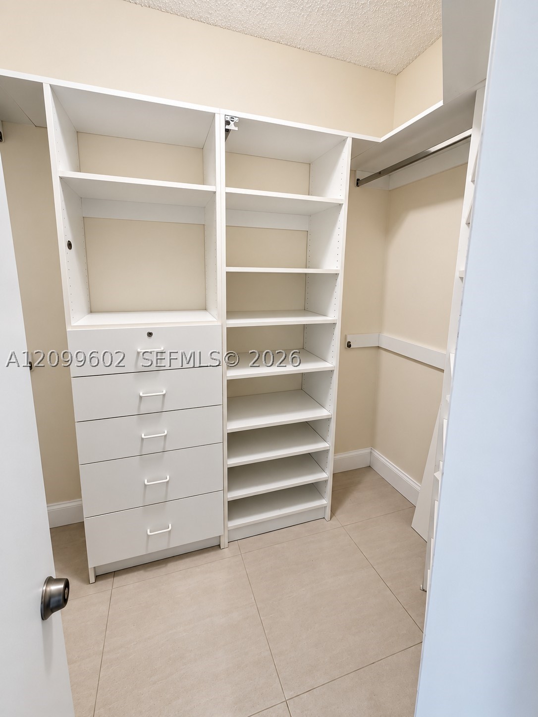 20281 E Country Club Dr #809, Aventura FL 33180