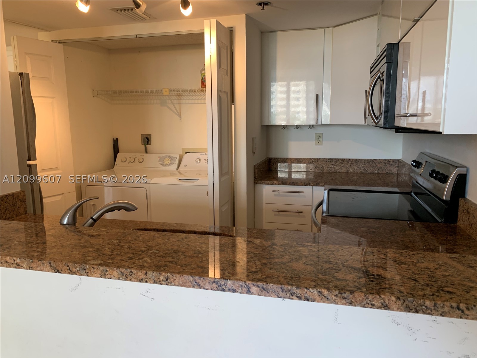 540 BRICKELL KEY DR #902, Miami FL 33131