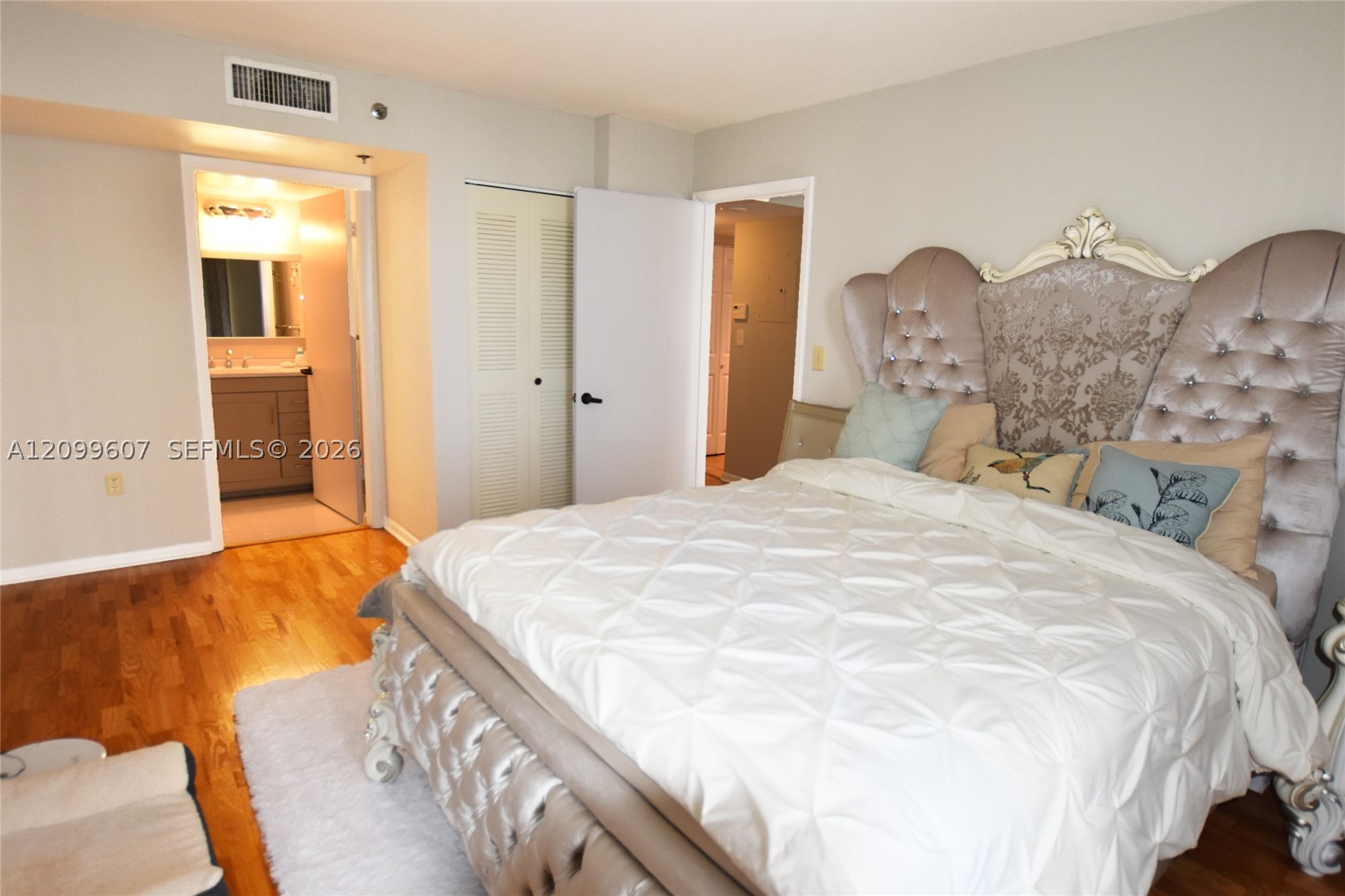 540 BRICKELL KEY DR #902, Miami FL 33131