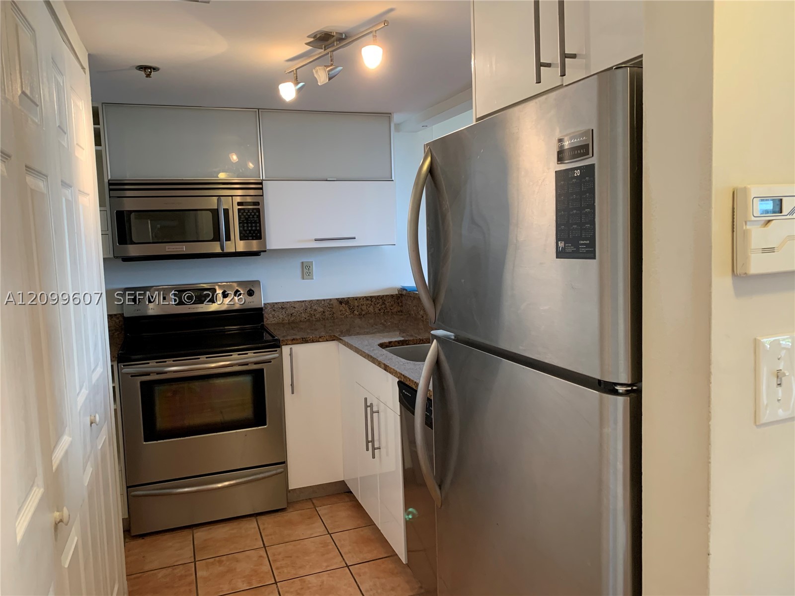 540 BRICKELL KEY DR #902, Miami FL 33131