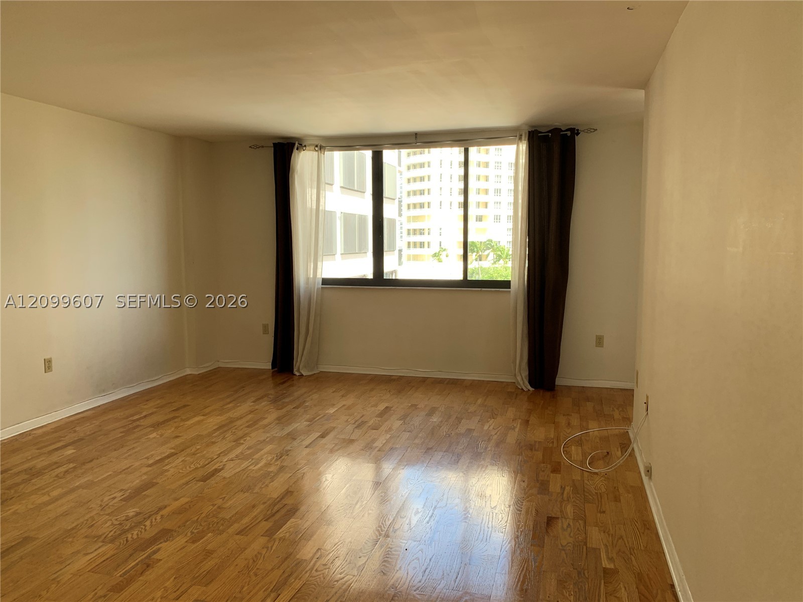 540 BRICKELL KEY DR #902, Miami FL 33131