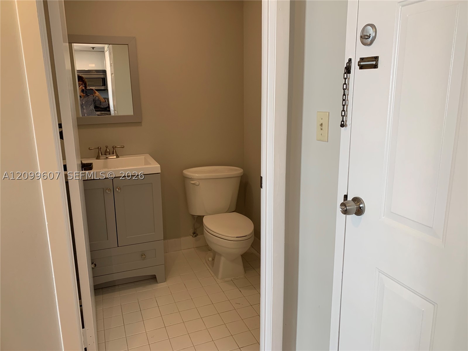 540 BRICKELL KEY DR #902, Miami FL 33131