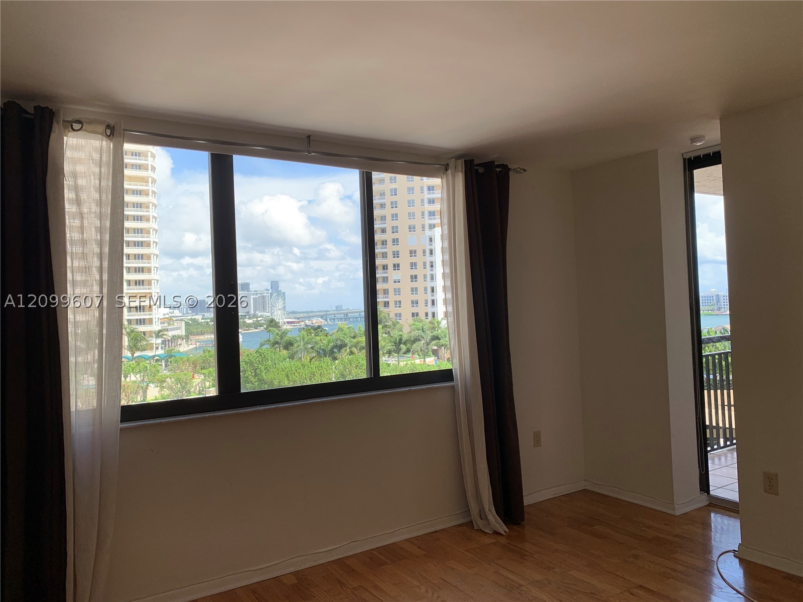 540 BRICKELL KEY DR #902, Miami FL 33131