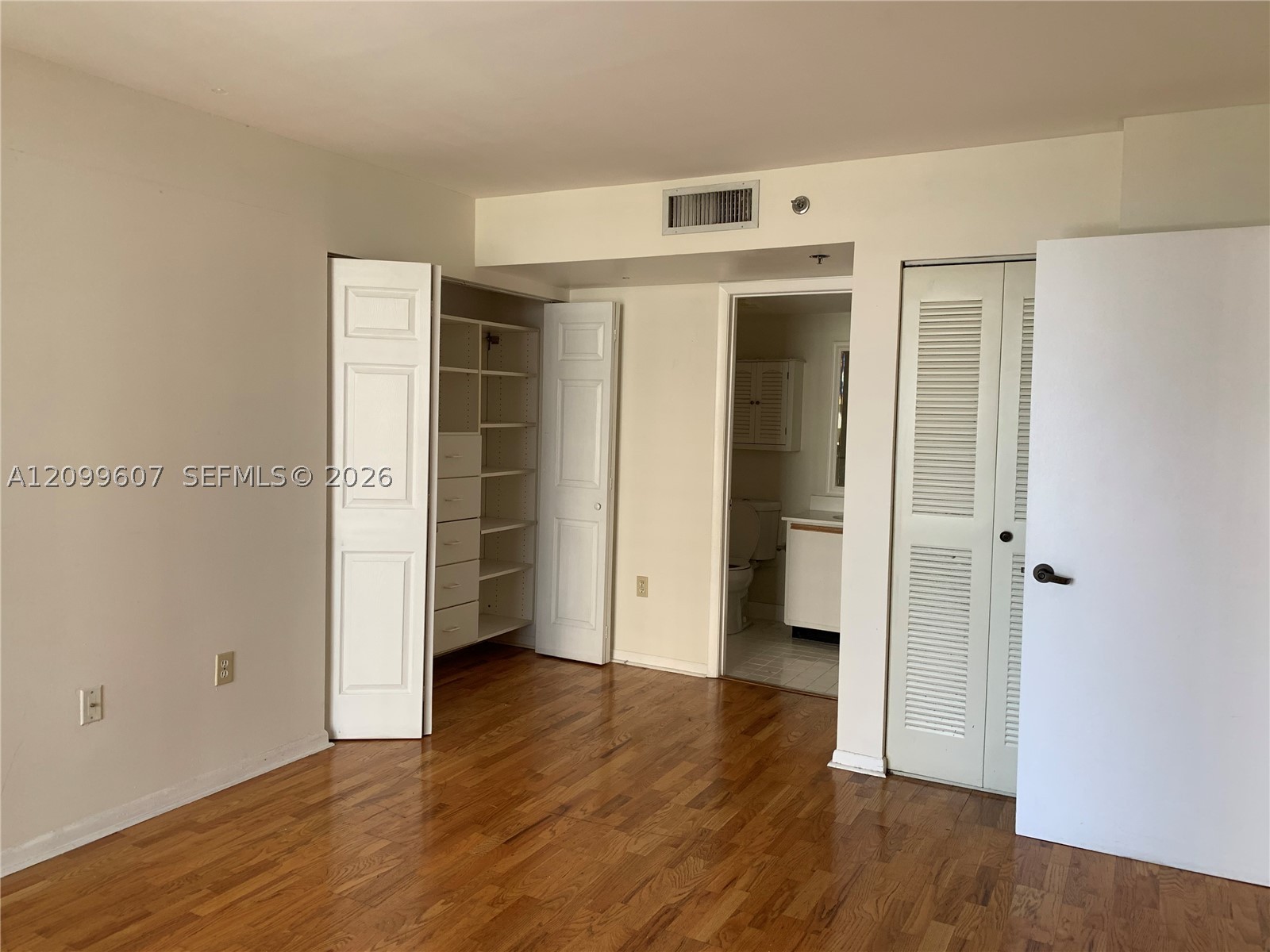 540 BRICKELL KEY DR #902, Miami FL 33131