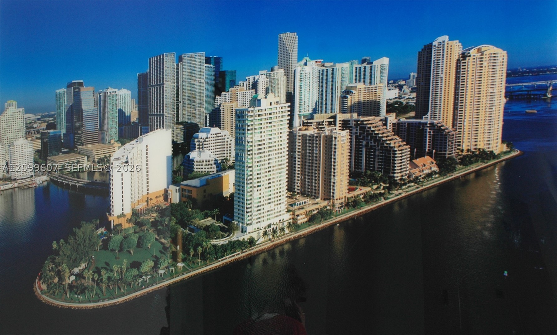 540 BRICKELL KEY DR #902, Miami FL 33131