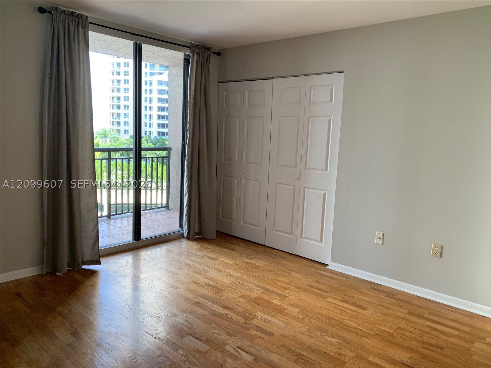 540 BRICKELL KEY DR #902, Miami FL 33131