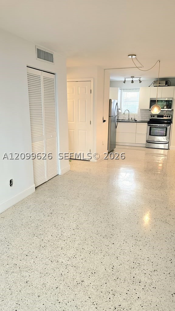 836 SW 1st St #403, Miami FL 33130