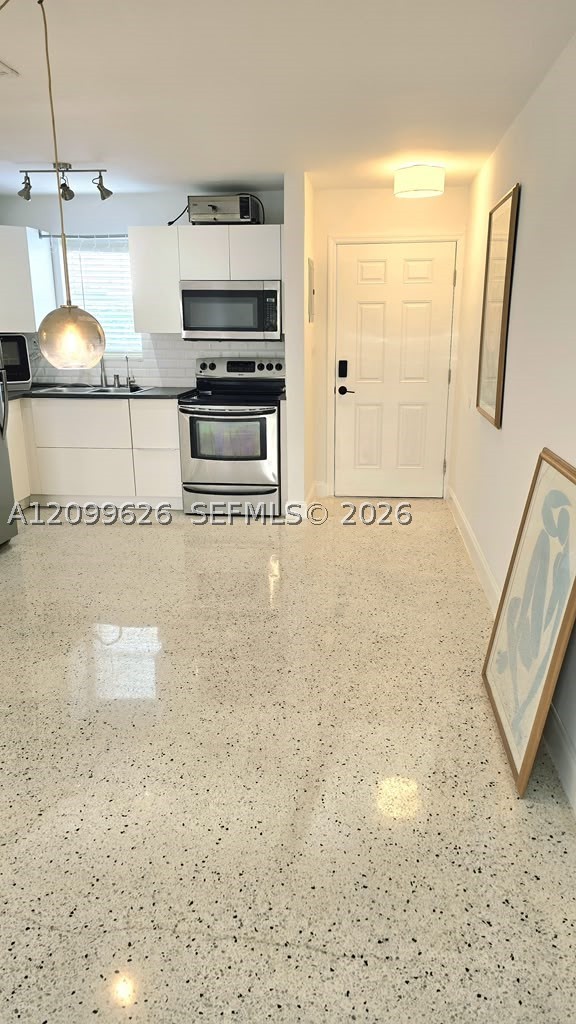 836 SW 1st St #403, Miami FL 33130