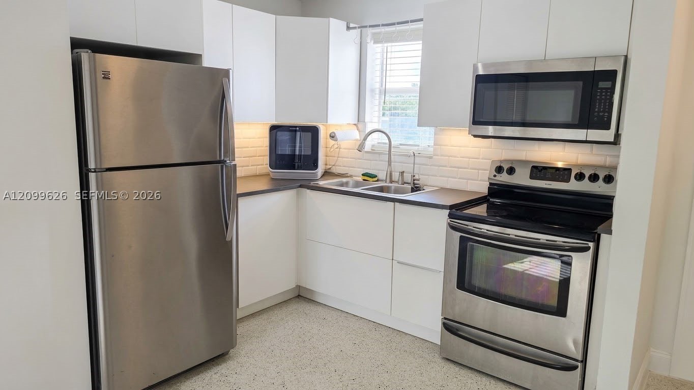 836 SW 1st St #403, Miami FL 33130