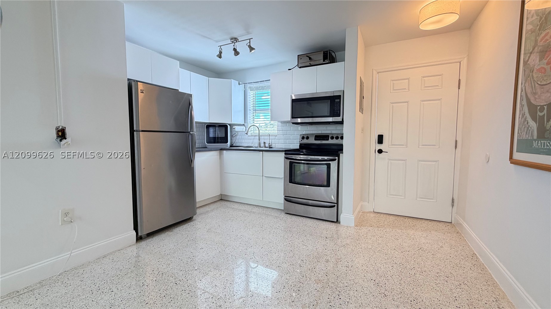 836 SW 1st St #403, Miami FL 33130