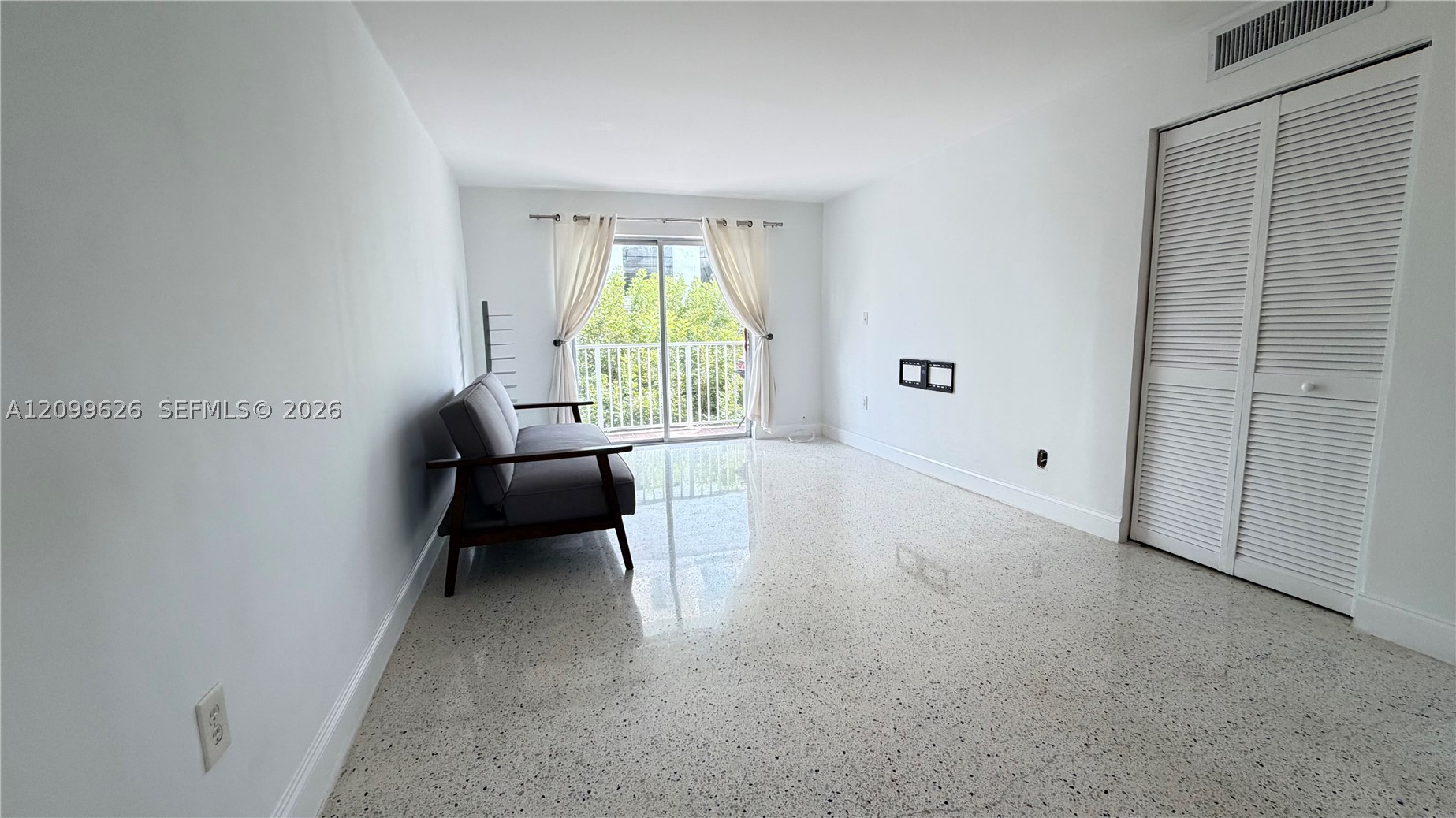 836 SW 1st St #403, Miami FL 33130