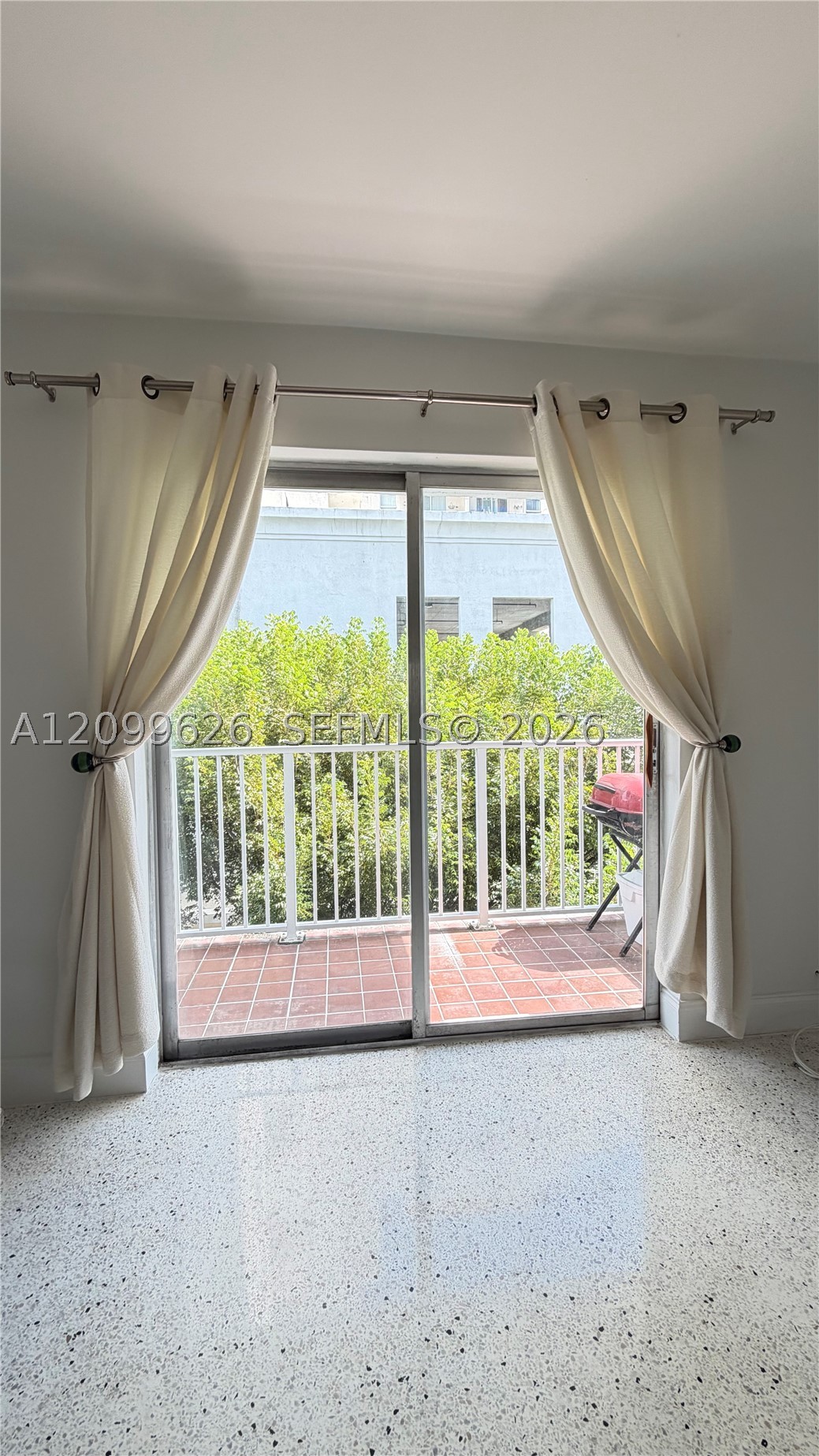 836 SW 1st St #403, Miami FL 33130