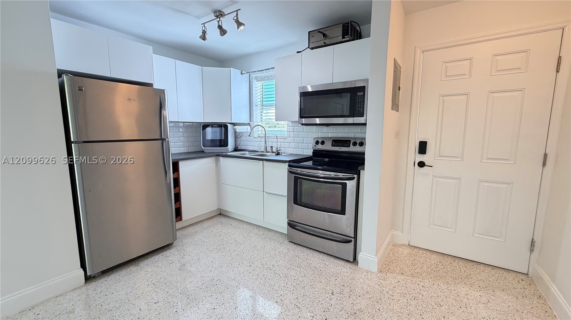 836 SW 1st St #403, Miami FL 33130