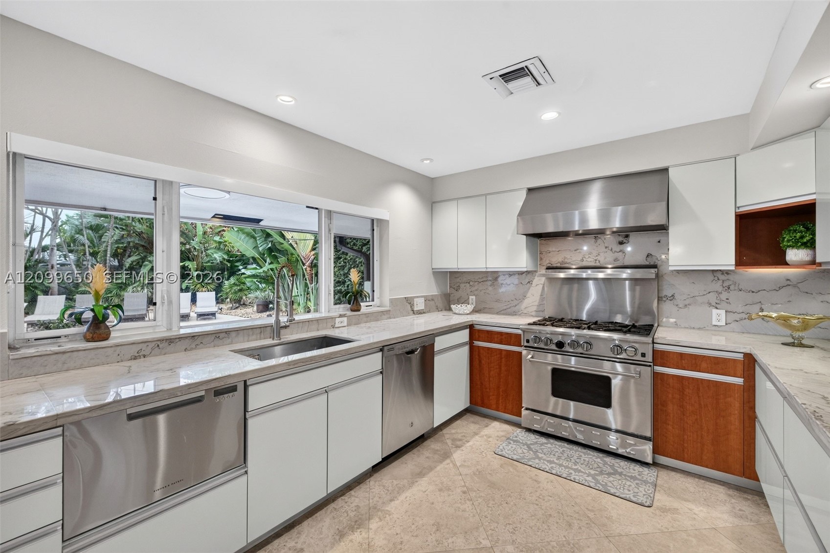 4101 Bayview Dr, Fort Lauderdale FL 33308