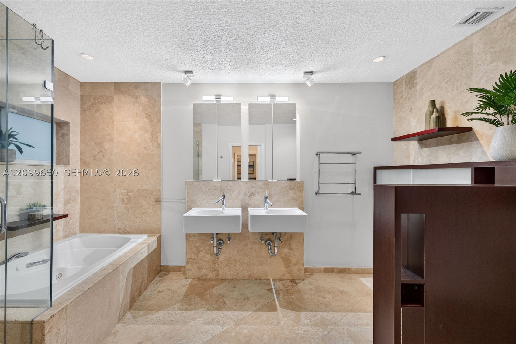 4101 Bayview Dr, Fort Lauderdale FL 33308