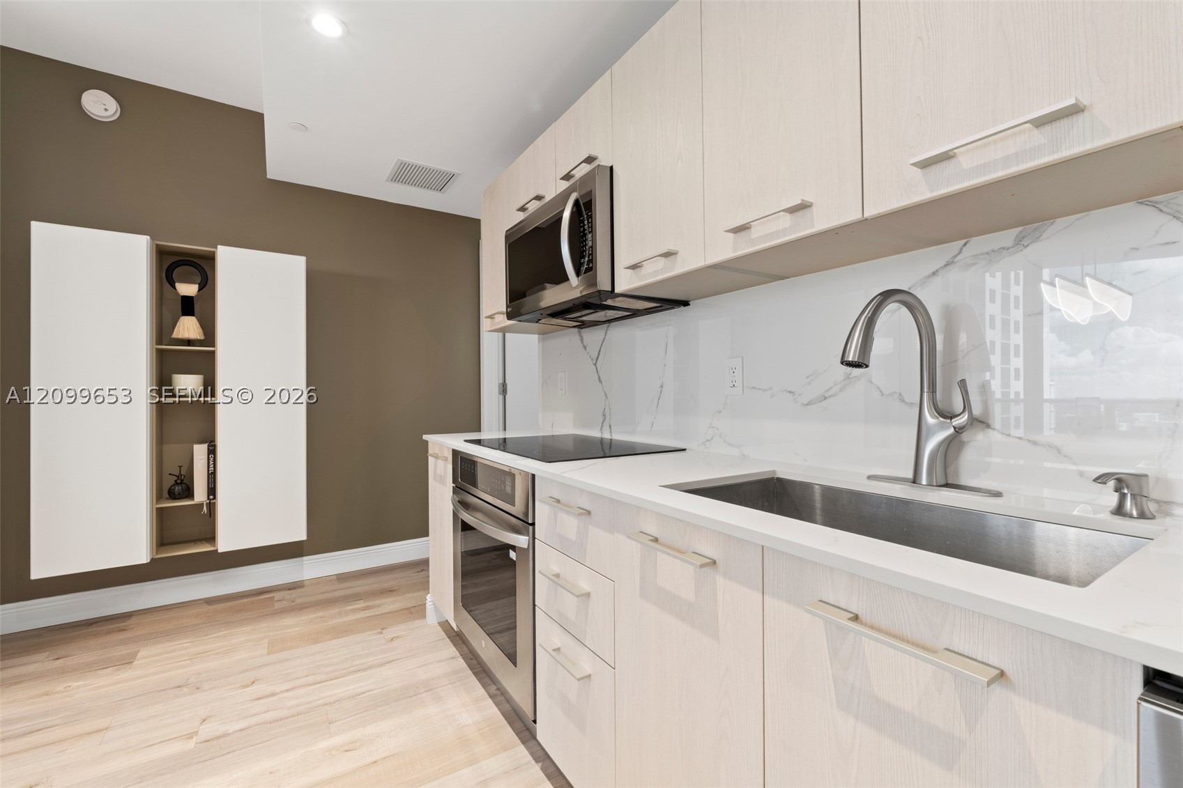 45 SW 9th St #1708, Miami FL 33130