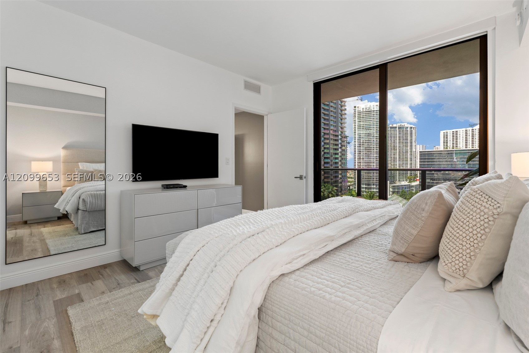 45 SW 9th St #1708, Miami FL 33130