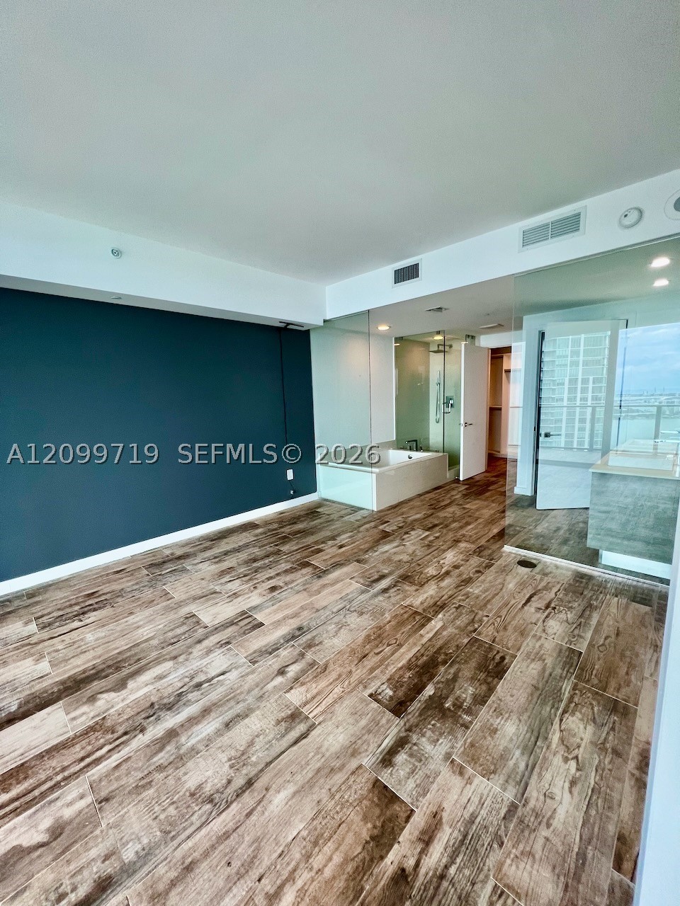 650 NE 32nd St #4802, Miami FL 33137