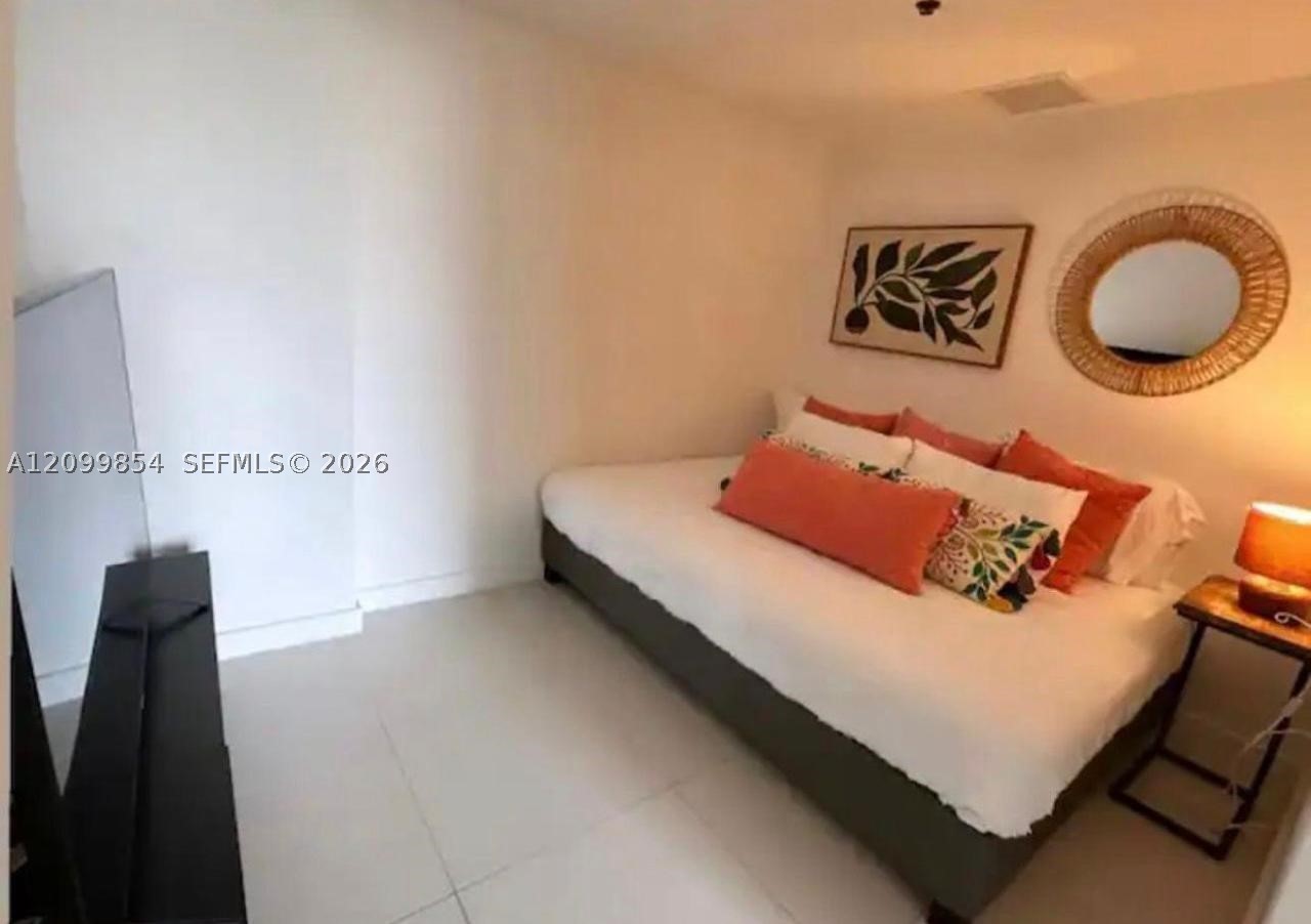 31 SE 6th St #1601, Miami FL 33131