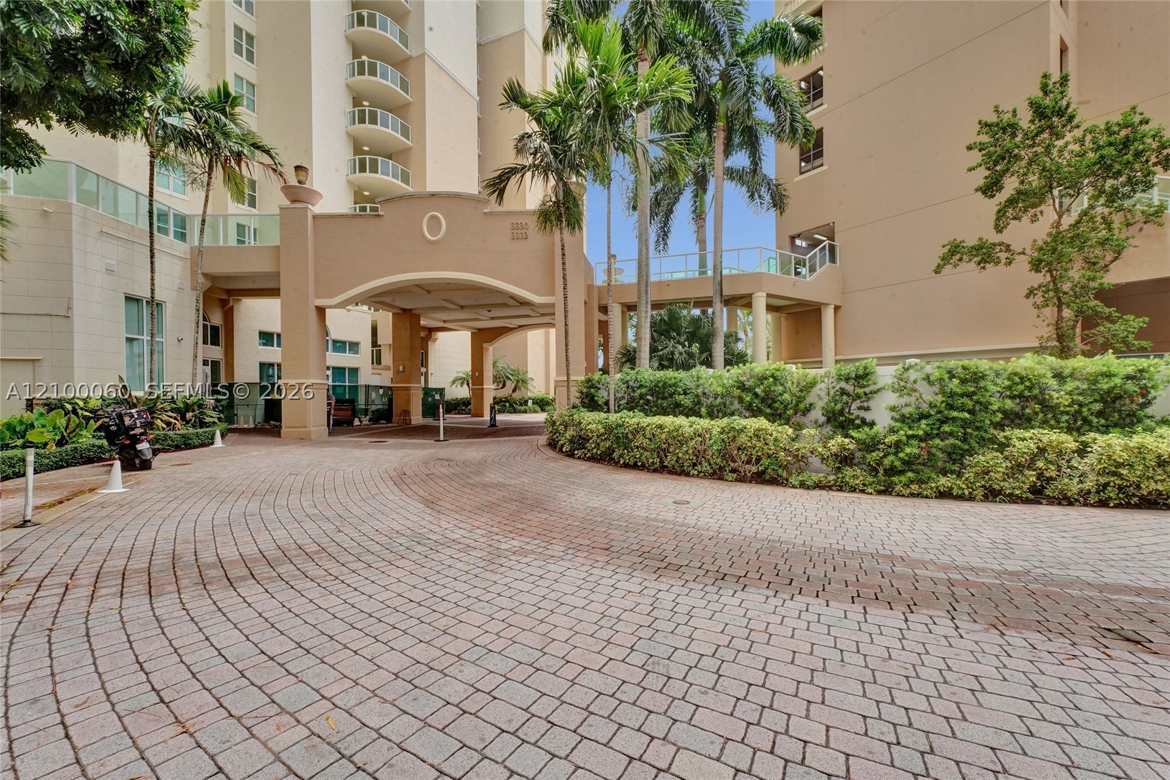 3330 NE 190th St #410, Aventura FL 33180