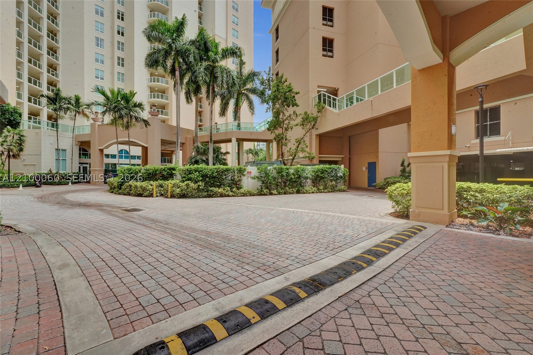3330 NE 190th St #410, Aventura FL 33180