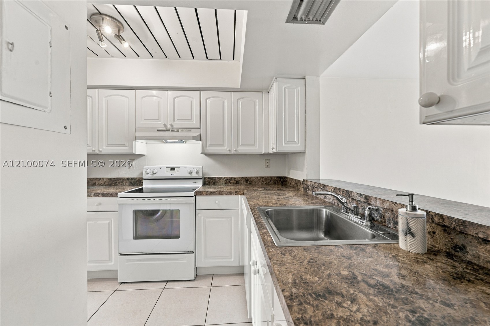 545 SE 12th St #205, Dania Beach FL 33004