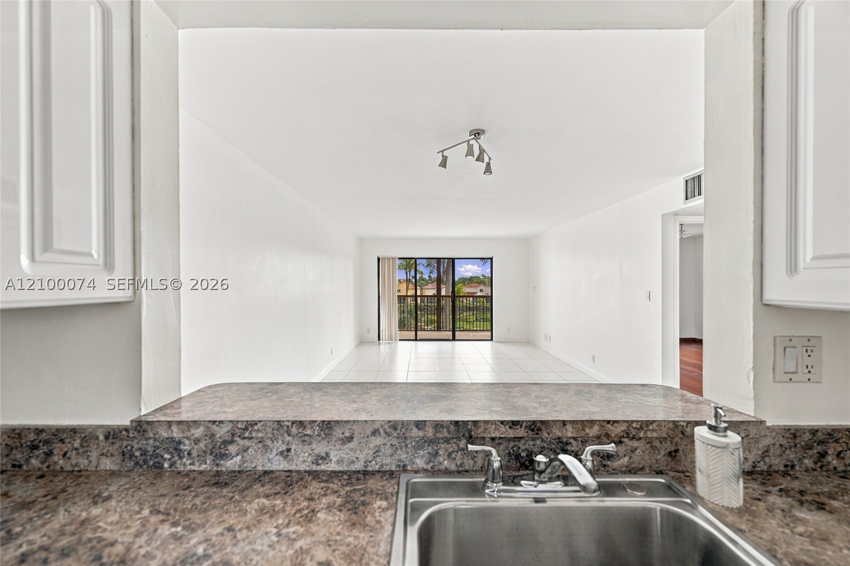 545 SE 12th St #205, Dania Beach FL 33004