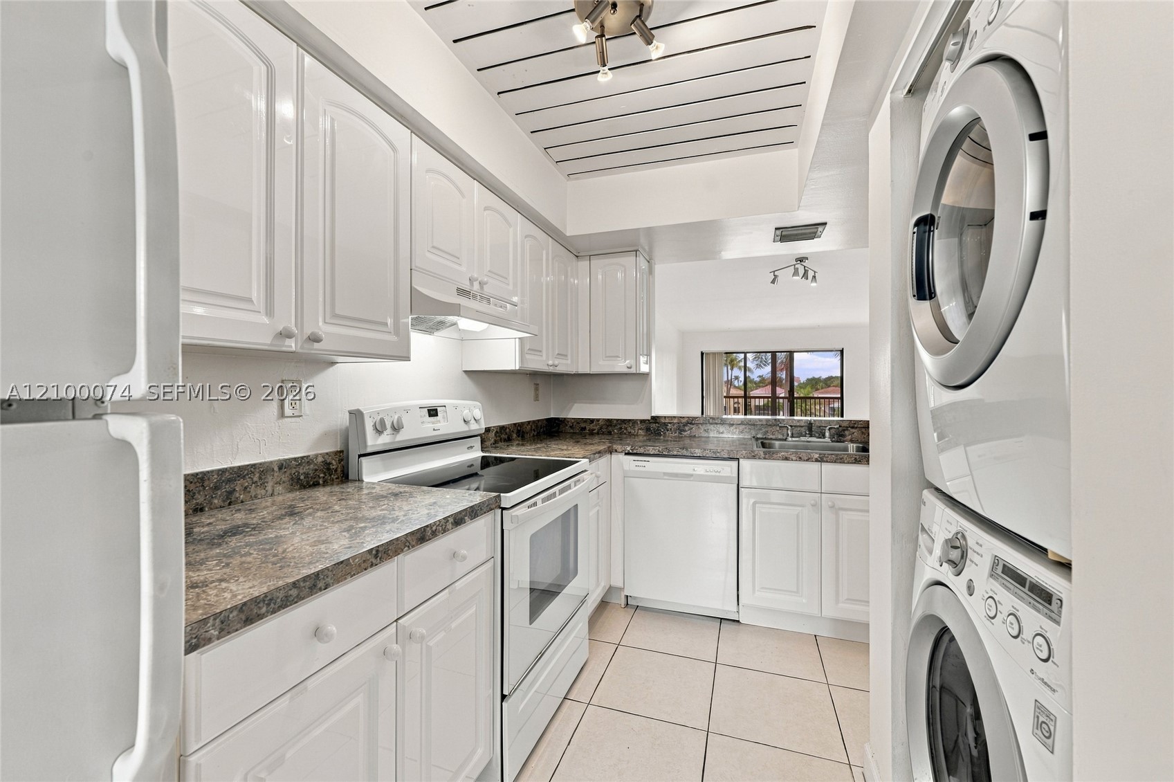 545 SE 12th St #205, Dania Beach FL 33004
