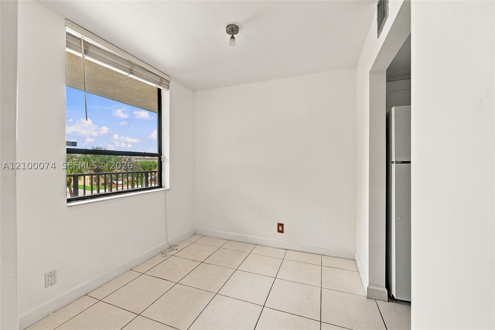 545 SE 12th St #205, Dania Beach FL 33004