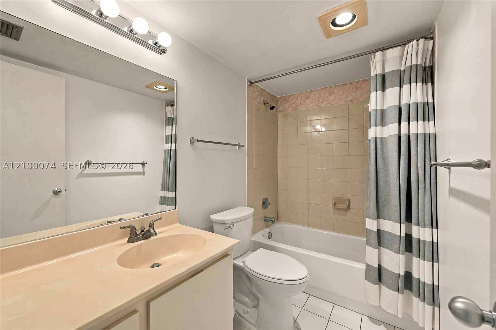 545 SE 12th St #205, Dania Beach FL 33004